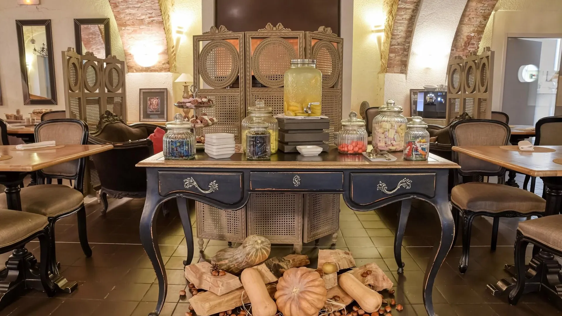 Hotel La Robeyere; BW Signature Collection Embrun 4*,