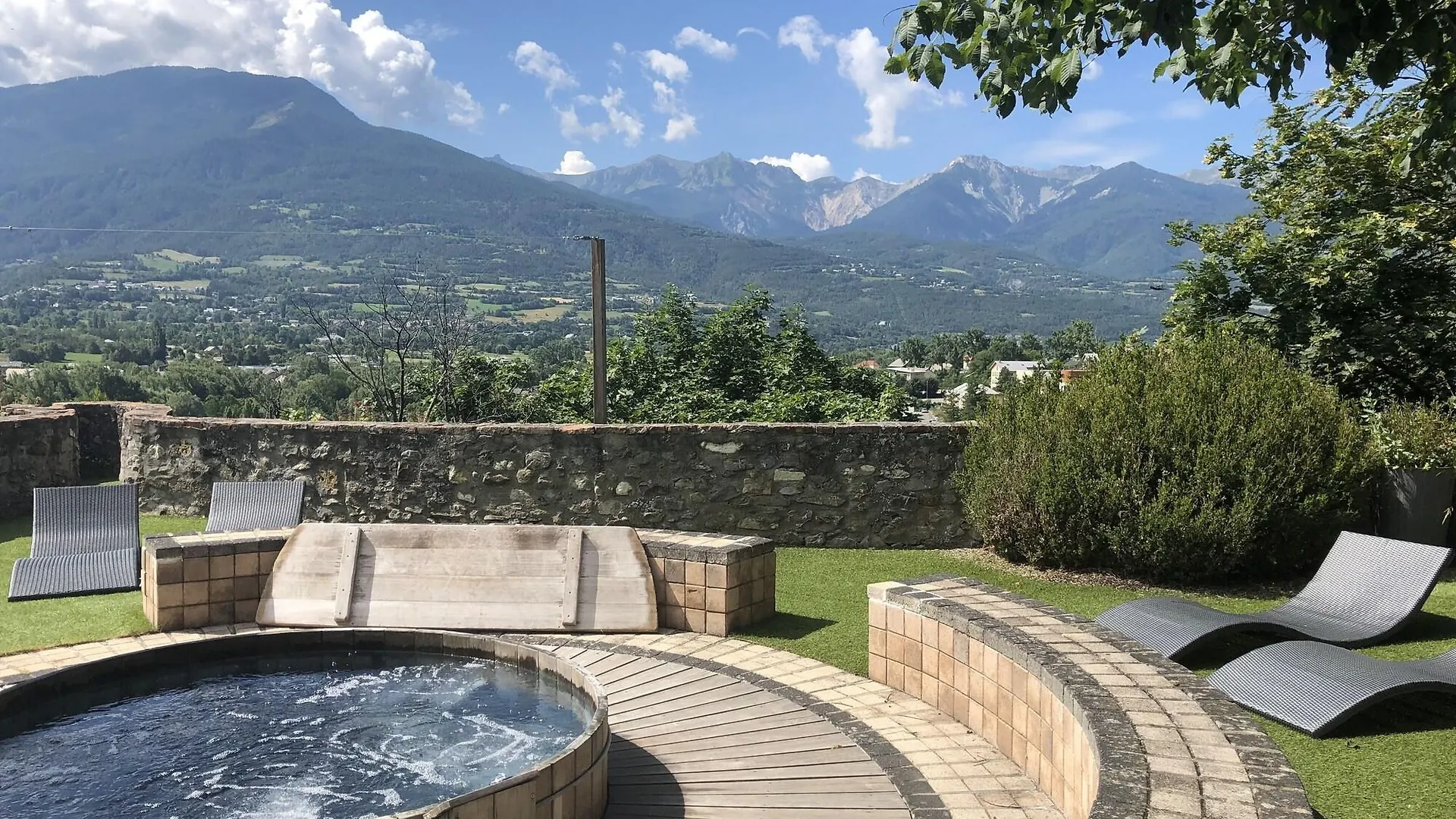 Hotel La Robeyere; BW Signature Collection Embrun Francie